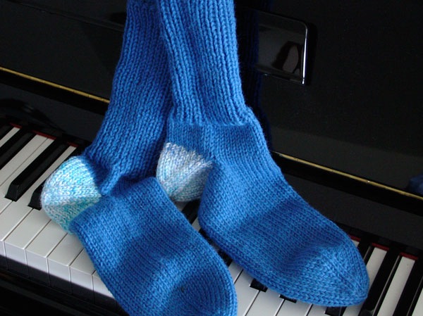 machine-knit-socks-with-afterthought-heel-on-a-yamaha ...